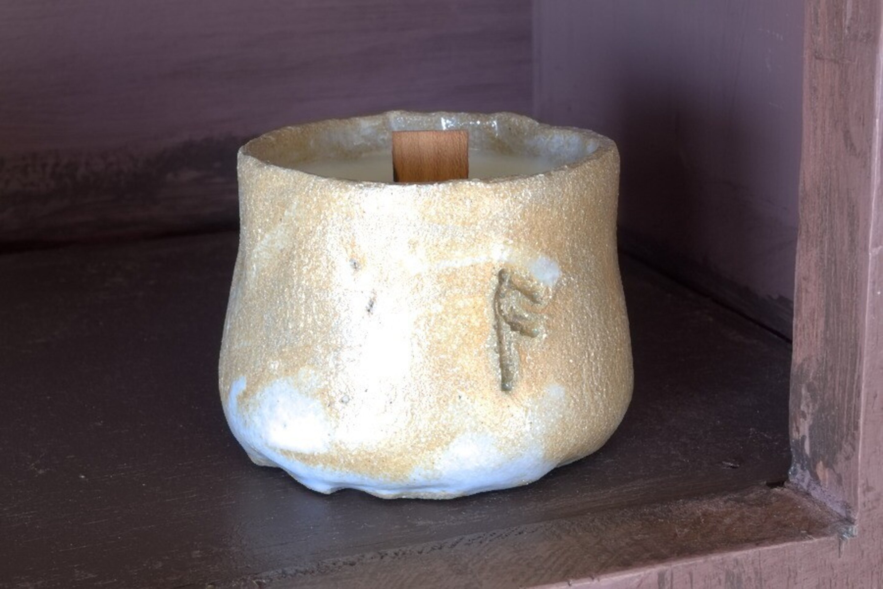 Vela de soja y cerámica con mecha de madera – Aromas naturales - 5