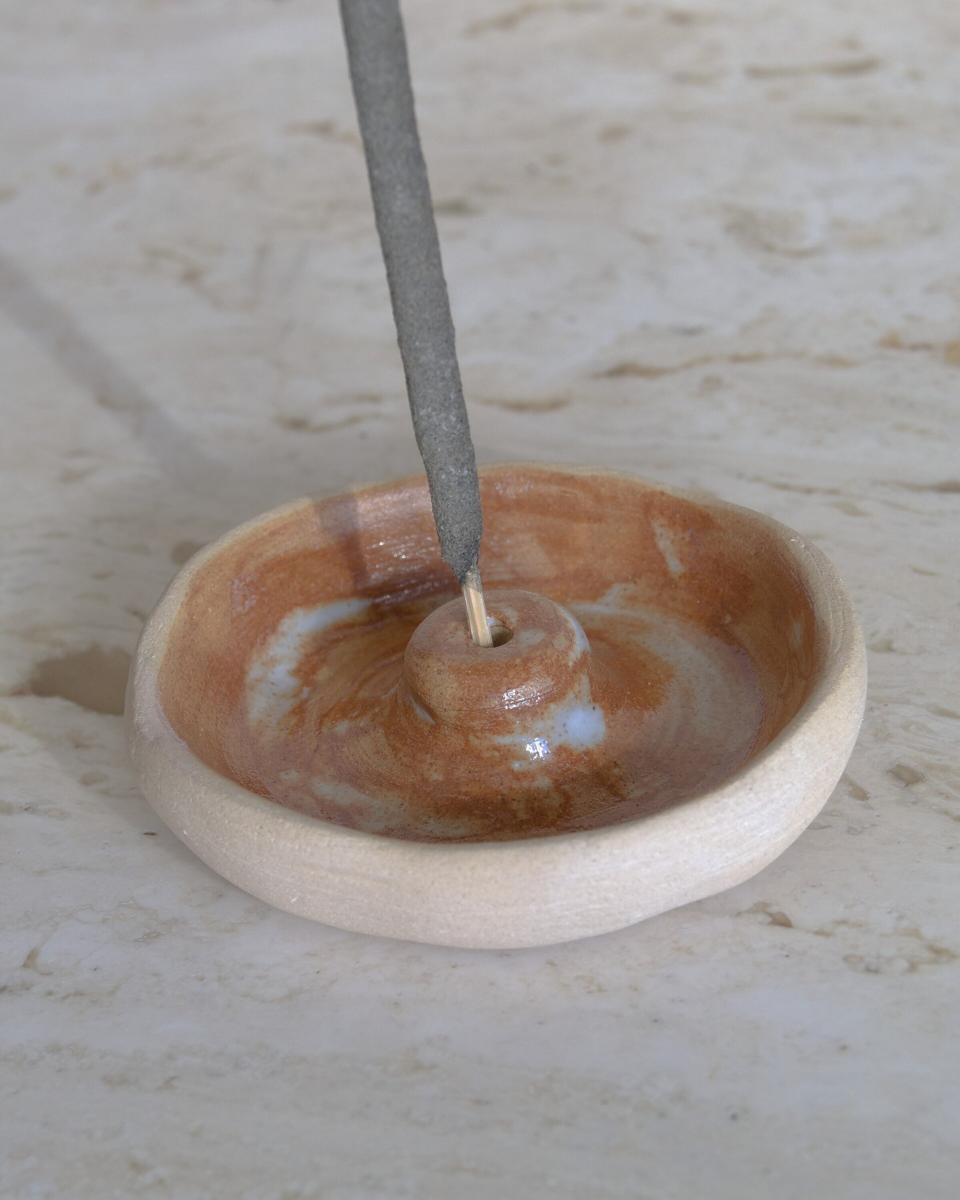 Portainciensos de cerámica esmaltada – Beige con tonos blancos y rojizos - 2