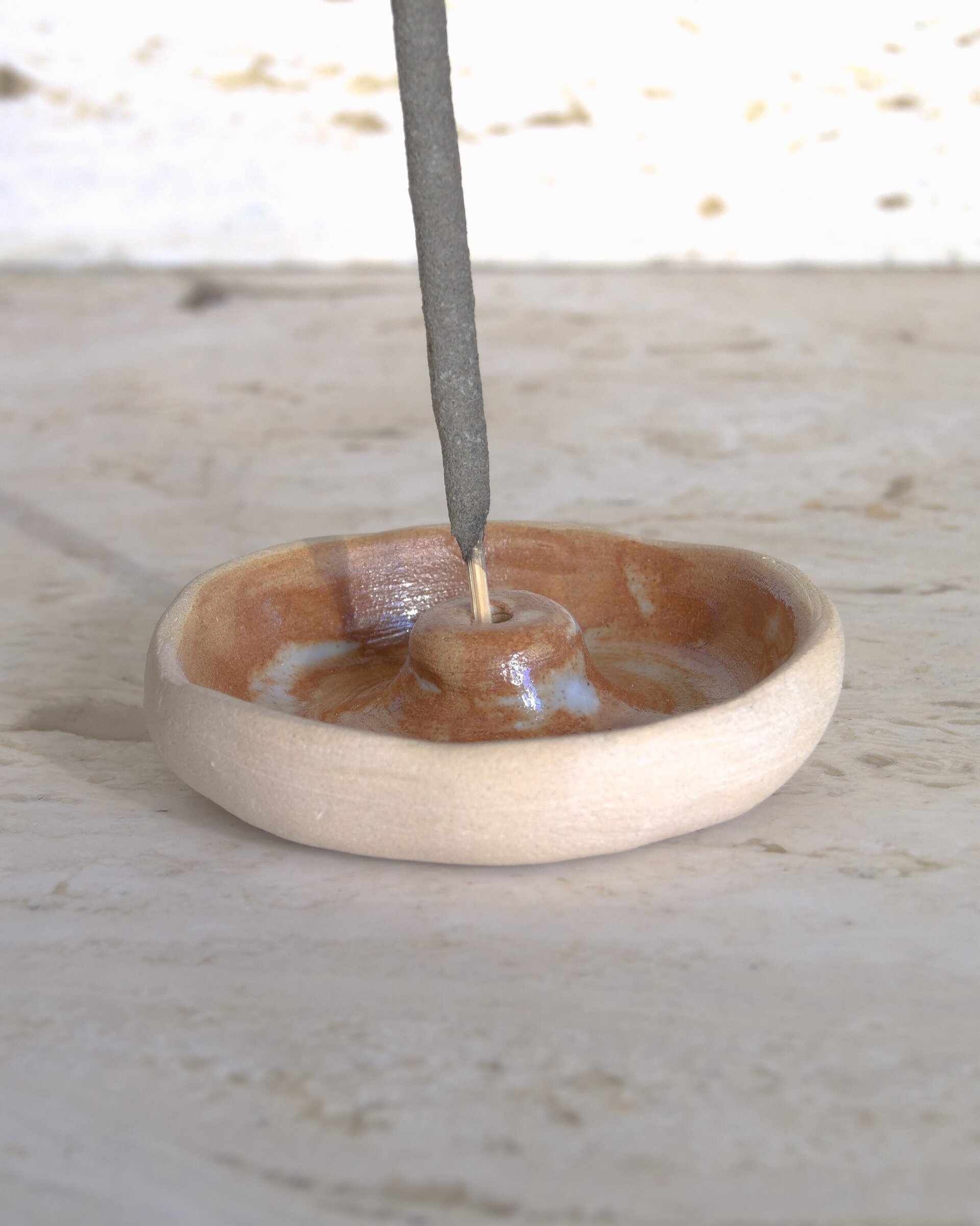 Portainciensos de cerámica esmaltada – Beige con tonos blancos y rojizos - 4